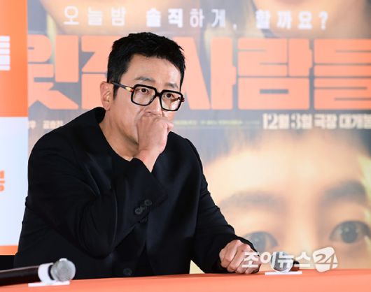 배우 겸 감독 하정우가 25일 오후 서울 삼성동 메가박스 코엑스에서 열린 영화 '윗집 사람들'(감독 하정우) 언론시사회에 참석하고 있다. [사진=정소희 기자]