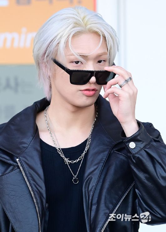 그룹 에이티즈(ATEEZ) 민기가 20일 해외 일정 참석 차 인천국제공항을 통해 출국하고 있다. [사진=정소희 기자]