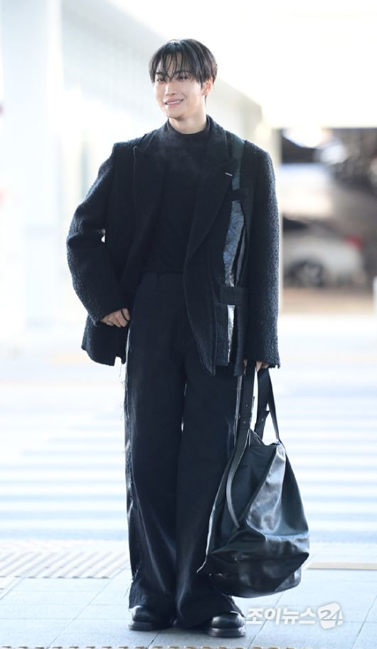 그룹 에이티즈(ATEEZ) 성화가 20일 해외 일정 참석 차 인천국제공항을 통해 출국하고 있다. [사진=정소희 기자]