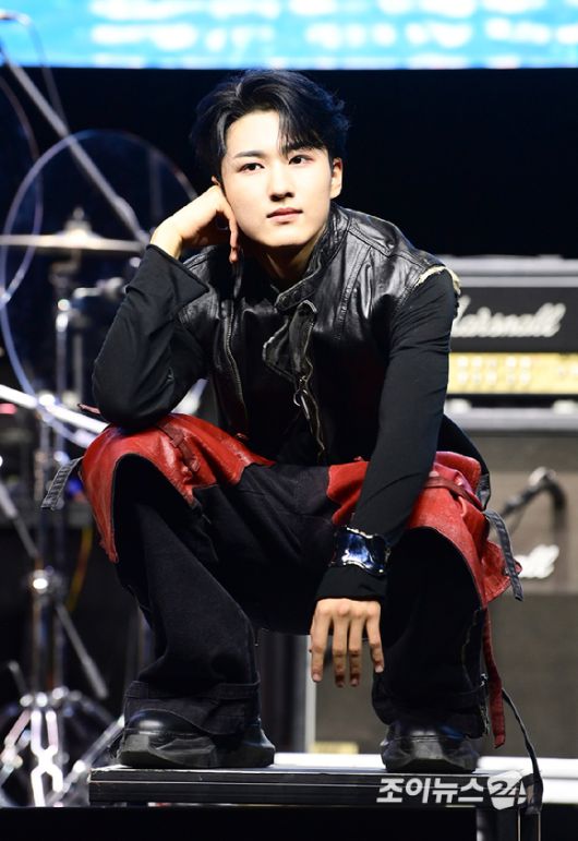 밴드 에이엠피 주환이 21일 오후 서울 서대문구 예스24 원더로크홀에서 열린 AxMxP(에이엠피) 첫 번째 미니앨범 'Amplify My Way'(앰플리파이 마이 웨이) 프레스 쇼케이스에 참석하고 있다. [사진=정소희 기자]