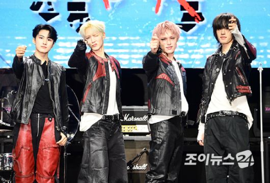 밴드 에이엠피가 21일 오후 서울 서대문구 예스24 원더로크홀에서 열린 AxMxP(에이엠피) 첫 번째 미니앨범 'Amplify My Way'(앰플리파이 마이 웨이) 프레스 쇼케이스에 참석하고 있다. [사진=정소희 기자]