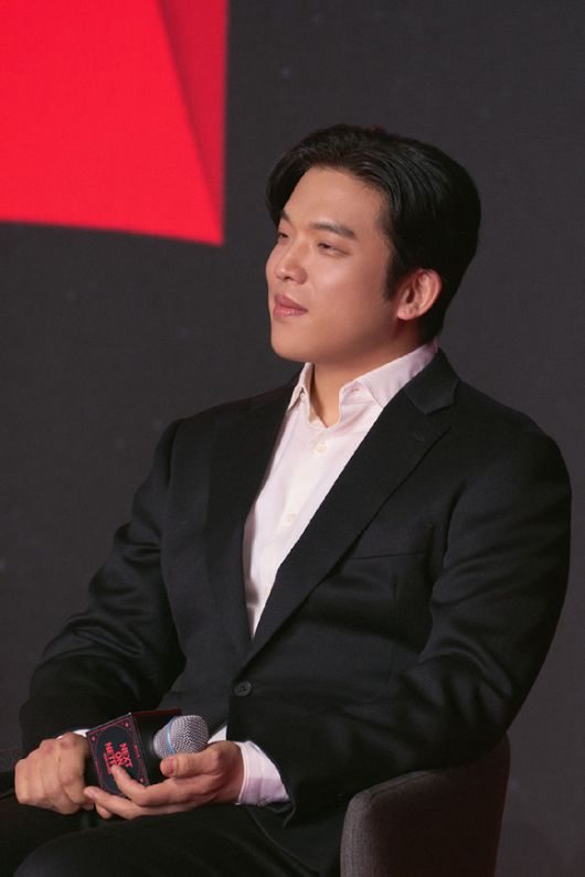 안성재 셰프가 21일 오전 콘래드 서울 호텔에서 진행된 '넥스트 온 넷플릭스 2026 코리아(Next on Netflix 2026 Korea)'에 참여해 대화를 나누고 있다. [사진=넷플릭스]