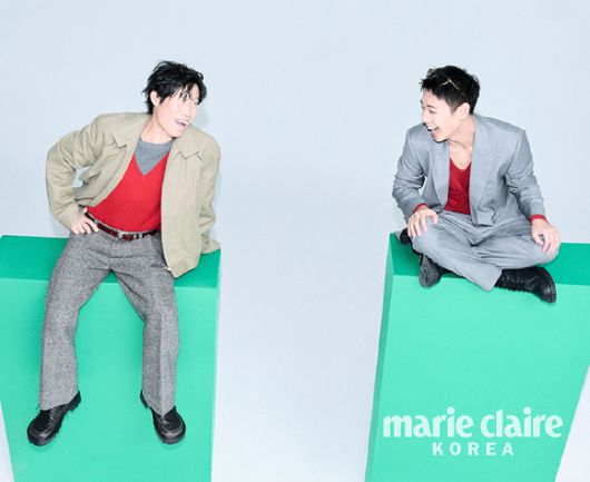배우 유해진 박지훈이 화보 촬영에서 포즈를 취하고 있다. [사진=마리끌레르]