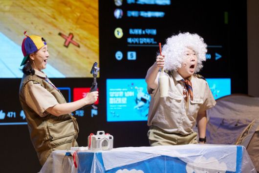 국립부산과학관이 어린이를 위한 관객 참여형 과학 공연 ‘미래로 출발! 모빌리티 대탐험’을 오는 18일부터 선보인다. 사진은 과거 일요사이언스극장 공연 모습. /국립부산과학관