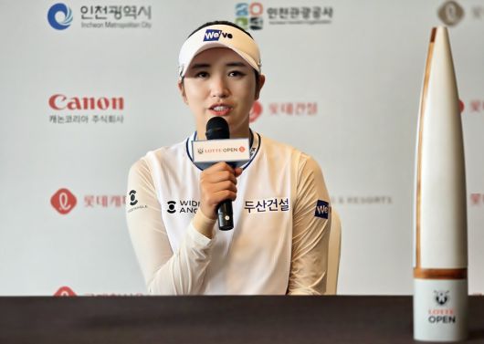 한국여자프로골프(KLPGA)투어 데뷔 첫 우승을 수확한 박혜준(두산건설)이 기자회견에 임하고 있다(사진:SWTV 스포츠W 임재훈 기자)