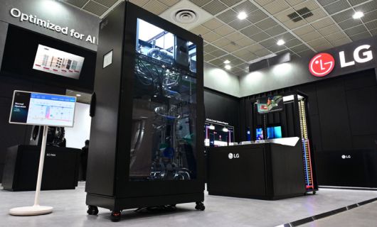 데이터센터 내에서 칩의 열을 직접 냉각시키는 액체냉각 설루션인 LG전자 CDU(Coolant Distribution Unit, 냉각수 분배 장치). 사진ㅣLG전자