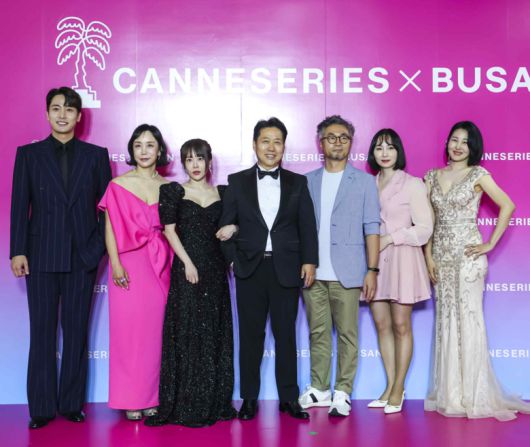 핑크카펫에 선 ‘동요괴담’강필선, 정정아, 한다니, 최종남, 임경택감독, 김수영, 조성희. 사진ㅣ부산콘텐츠마켓