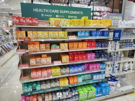 다이소 내 건강기능식품 코너. 사진ㅣ인더뉴스