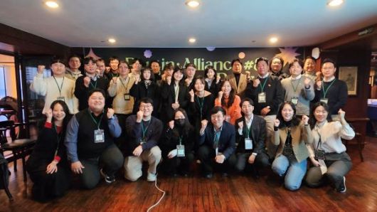 지난 12월 4일 해운대구 웨스틴조선 오킴스에서 열린 ‘Plug in : Alliance 네트워킹 파티’에서 참가자들이 행사 종료 후 단체사진을 촬영하고 있다. 사진ㅣ부산창경