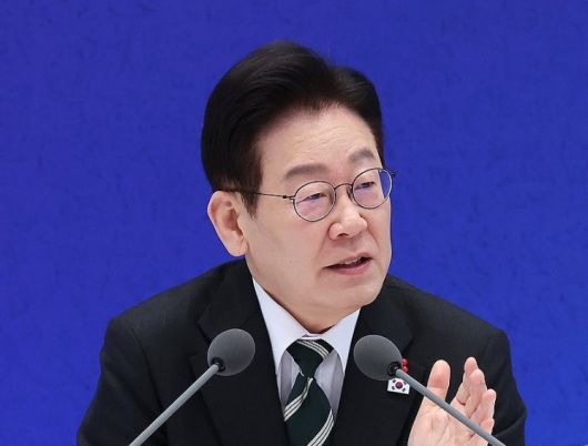 이재명 대통령이 21일 청와대 영빈관에서 열린 신년기자회견에서 발언하고 있다. 사진｜연합뉴스