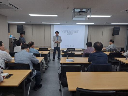 '한국탄소중립농업협회' 이사장으로 선출된 조은기 박사가 인사말씀을 하고 있다.