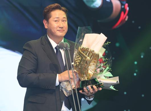 2022 신한은행 SOL KBO 골든글러브 지명타자 부문 수상을 한 이대호 소감을 말하고 있다. (서울=연합뉴스)