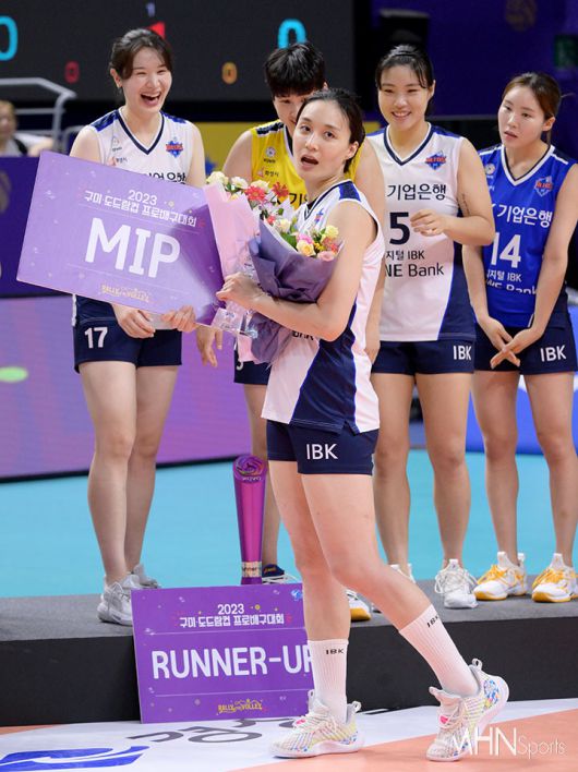 기업은행 표승주가 2023 구미 도드람컵 MIP를 수상했다ⓒMHN스포츠 이지숙 기자