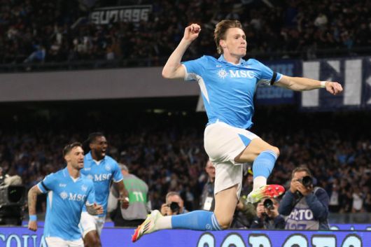 28일 토리노와 경기에서 선제골을 넣은 뒤 세리모니를 하는 SSC 나폴리의 스콧 맥토미니