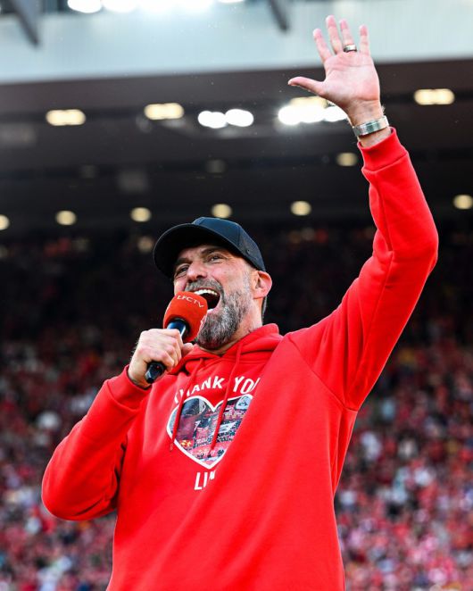 2023-2024시즌 프리미어리그 최종전을 마치고 리버풀 팬들에게 작별을 고하는 위르겐 클롭 감독