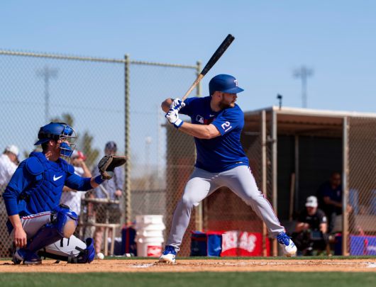 (텍사스 '거포' 1루수 버거가 스프링캠프에서 타격훈련을 하고 있다)