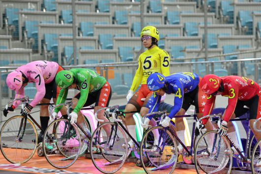 정종진(5번)이 최단기 500승 달성을 위해 출발대에 서 있다.(사진 국민체육진흥공단 제공)