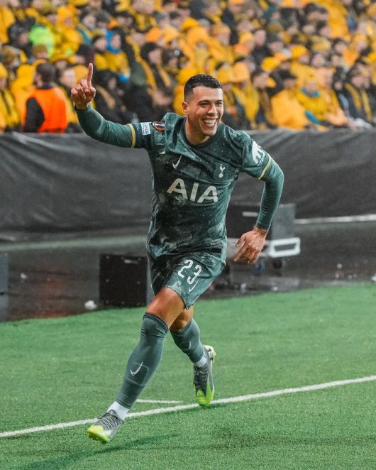 9일 보되/글림트와 경기에서 행운의 골이 터지자 기뻐하는 토트넘의 페드로 포로