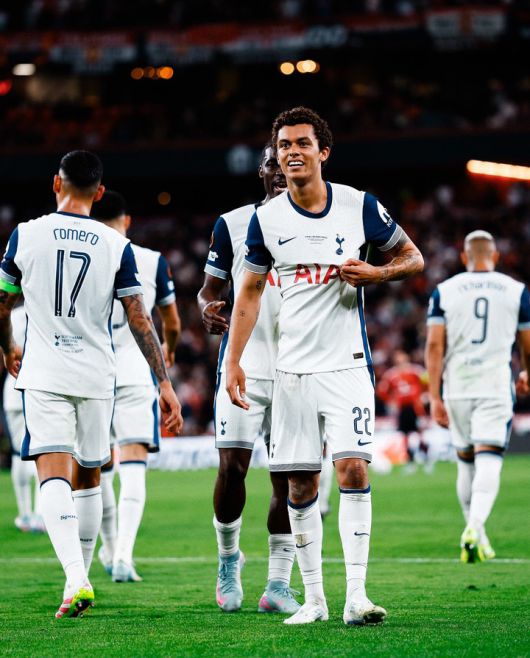 22일 맨체스터 유나이티드와 유로파리그 결승전에서 상대 자책골을 유도한 뒤 기뻐하는 토트넘 홋스퍼의 브레넌 존슨