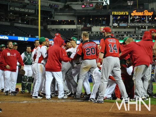 (지난 2013년 월드베이스볼클래식(WBC) '멕시코대 캐나다'전에서 발생한 벤치클리어링 장면. 맨 왼쪽에 전 롯데선수 카림 가르시아의 모습도 보인다)