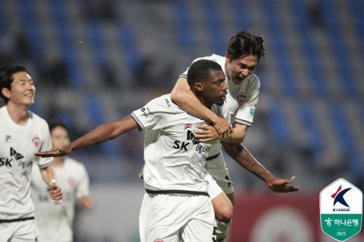 27일 수원FC와 경기에서 선제골을 넣은 뒤 세레머니하는 제주SK의 이탈로