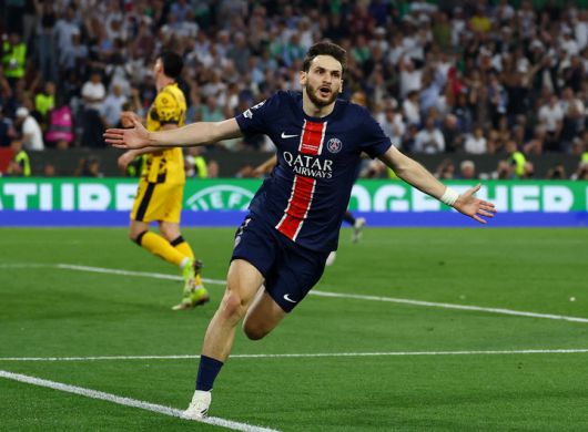 1일 인터밀란과 유럽축구연맹 챔피언스리그 결승에서 골을 넣은 뒤 세레머니하는 파리 생제르맹의 흐비차 크바라츠헬리아