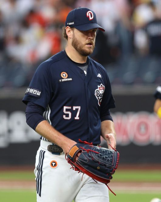 10일 한화와 경기에 선발투수로 등판한 두산 베어스 콜어빈