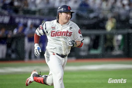 2회 결승 2루타를 때린 롯데 정보근