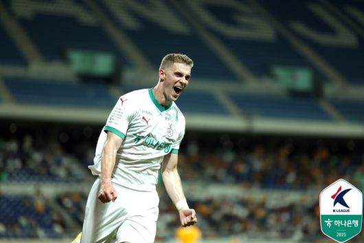 22일 광주월드컵경기장에서 열린 광주와 경기에서 골을 넣고 세레머니하는 대전의 구텍