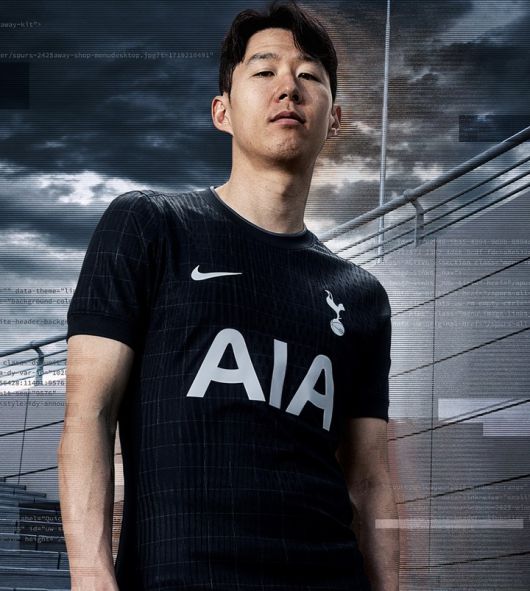 2025-26시즌 원정 유니폼을 착용한 손흥민