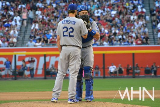 (전 다저스 포수였던 AJ 엘리스(오른쪽)와 커쇼)