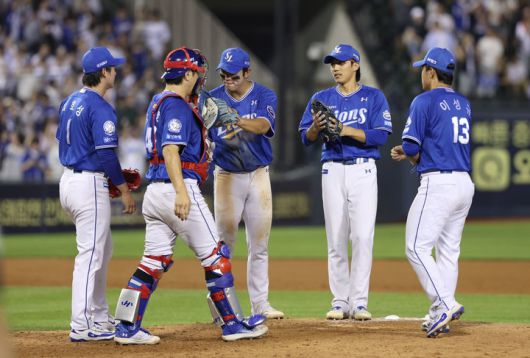 3일 서울 잠실구장에서 열린 두산전에서 승리를 거둔 뒤 기뻐하는 삼성 선수들