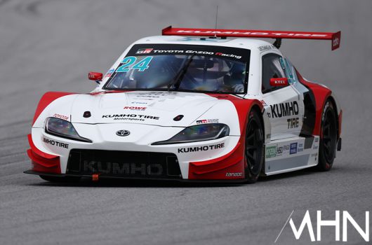 이창욱이 서킷을 질주하고 있다