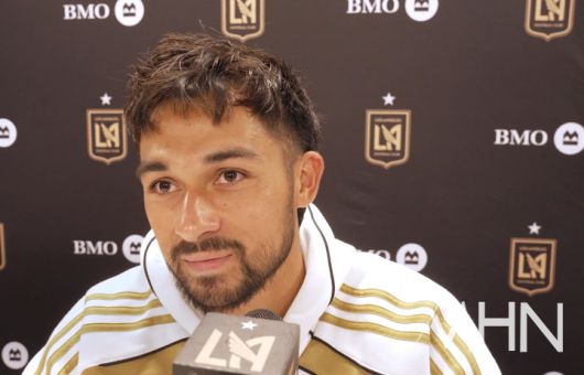 (17일(한국시간) 경기에서 골을 넣은 슈아니에르가 '포스트게임' 인터뷰를 하고 있다)