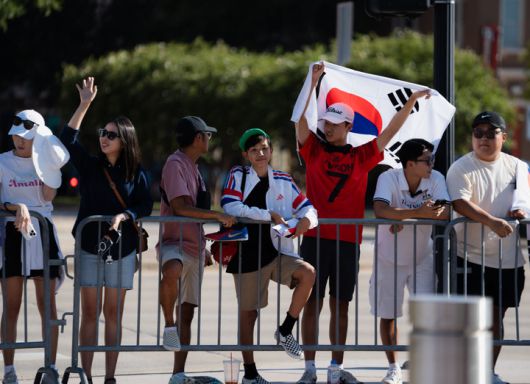 손흥민을 응원하러 찾아온 팬들