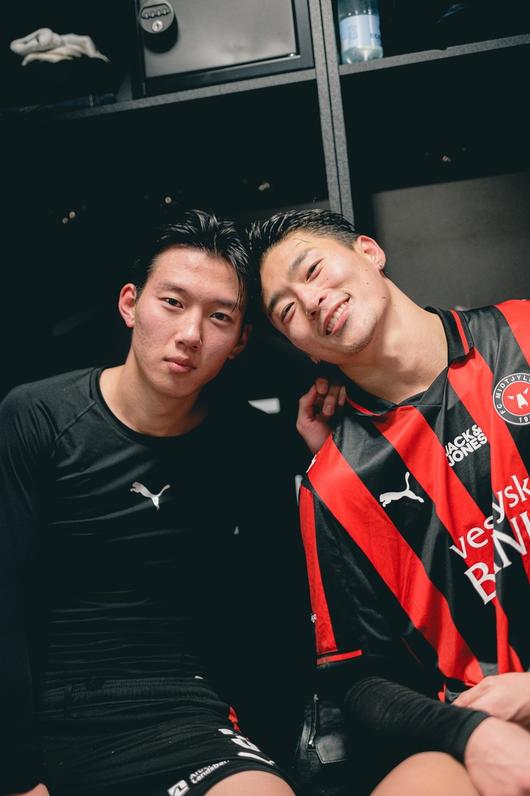 미트윌란의 이한범(왼쪽)과 조규성