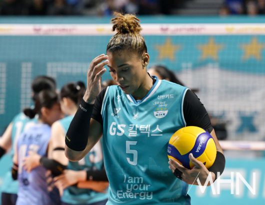 GS칼텍스 실바가 아쉬워하고 있다