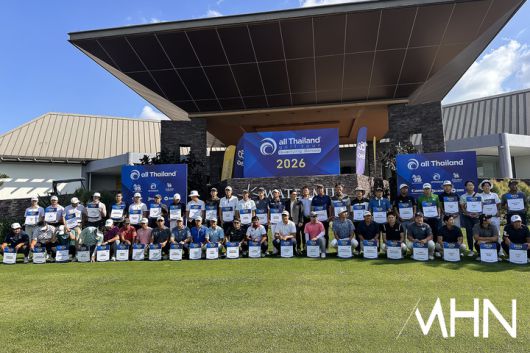 아시안 투어 최종 출전 자격을 받은 선수들이 포즈를 취하고 있다