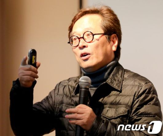 문재인 대통령 지지자임을 공개적으로 밝혔던 황교익 맛 칼럼니스트. 황씨는 열성 친문들의 '친문' '비문' 따지기에 엉뚱하게 자신도 큰 고통을 입은 적이 있다며 진정한 문재인 대통령 지지자라면 삼가해야할 일이다고 지적했다. © News1 /사진=뉴스1