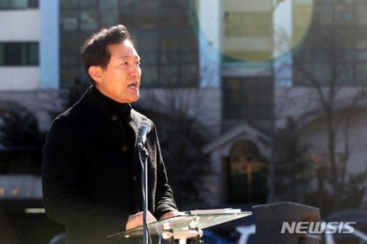 오세훈 전 서울시장이 17일 오전 서울 강북구 북서울꿈의숲에서 기자회견을 열고 서울시장 보궐선거 출마 선언하고 있다.