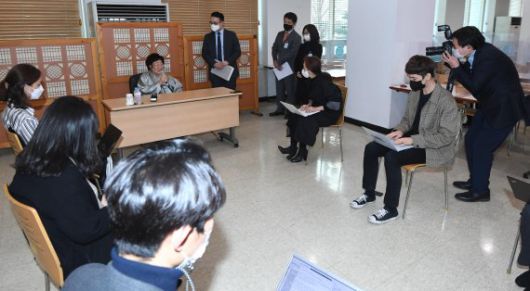 일본군 위안부 피해자 이용수 할머니가 3일 오후 서울 종로구 외교부에서 정의용 외교부 장관과 면담 후 기자회견을 갖고 있다. 사진=뉴시스.