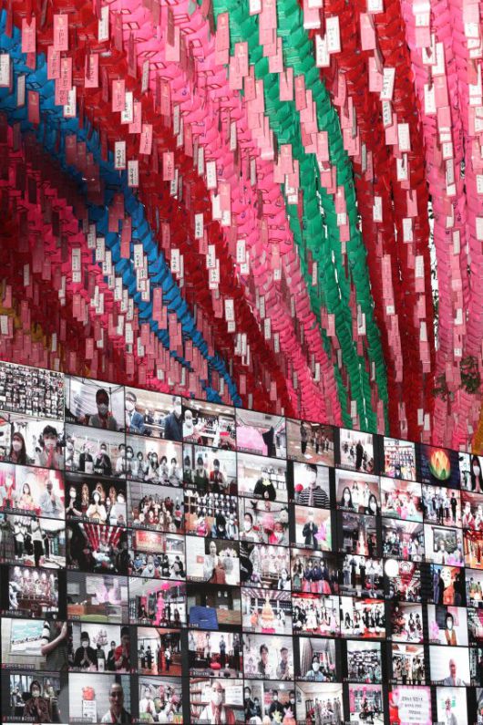 (서울=뉴스1) 성동훈 기자 = 15일 서울 조계사에서 '연등법회 및 연등회 유네스코 등재 기념식'이 온라인 비대면 방식으로 열리고 있다. 2021.5.15/뉴스1 /사진=뉴스1화상