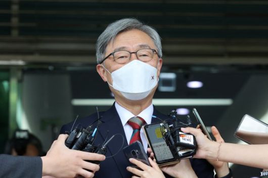 최재형 감사원장이 28일 오전 서울 종로구 감사원에 출근하며 사퇴 입장을 밝히고 있다. 2021.6.28/뉴스1 © News1 조태형 기자 /사진=뉴스1