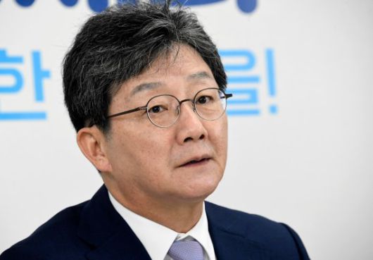 국민의힘 대권주자인 유승민 전 의원이 1일 서울 여의도 희망22 사무실에서 파이낸셜뉴스와 가진 인터뷰에서 주요 현안에 대한 의견을 밝히고 있다. 사진=박범준 기자