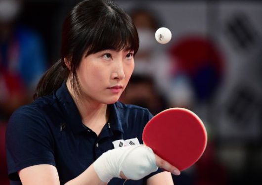 (도쿄=뉴스1) 사진공동취재단 = 28일 도쿄 메트로폴리탄 체육관에서 열린 2020 도쿄 패럴림픽 여자 탁구 단식(WS1-2) 결승전. 대한민국 서수연이 중국 리우징과 대결하고 있다. 2021.8.28/뉴스1 /사진=뉴스1화상