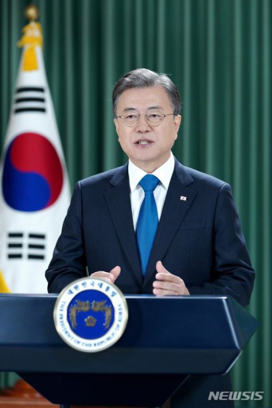 [서울=뉴시스]추상철 기자 = 문재인 대통령이 제75차유엔 총회 기조연설을 영상으로 전하고 있다.(사진=청와대 제공) 2020.09.23. photo@newsis.com <저작권자ⓒ 공감언론 뉴시스통신사. 무단전재-재배포 금지.> /사진=뉴시스화상