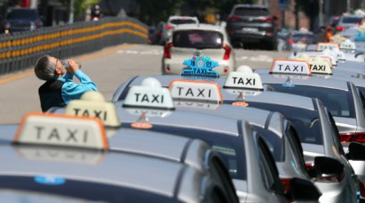 손님을 기다리고 있는 택시들. /사진=뉴스1