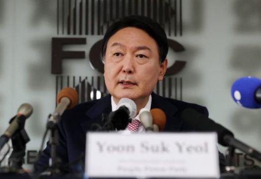 [서울=뉴시스] 국회사진기자단 = 윤석열 국민의힘 대선 후보가 12일 서울 중구 한국프레스센터에서 열린 서울외신기자클럽 초청 기자간담회에서 발언하고 있다. 2021.11.12. photo@newsis.com <저작권자ⓒ 공감언론 뉴시스통신사. 무단전재-재배포 금지.> /사진=뉴시스화상