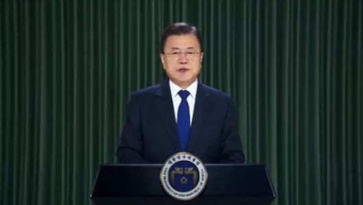 [서울=뉴시스] 문재인 대통령이 17일 청와대에서 스타트업 축제 '컴업(COMEUP) 2021'개막식에 영상으로 축사를 하고 있다. (사진=청와대 제공) 2021.11.17. photo@newsis.com <저작권자ⓒ 공감언론 뉴시스통신사. 무단전재-재배포 금지.> /사진=뉴시스화상