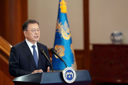 (서울=뉴스1) 이광호 기자 = 문재인 대통령이 3일 오전 청와대에서 2022년 임인년 신년사를 하고 있다. 2022.1.3/뉴스1 /사진=뉴스1화상